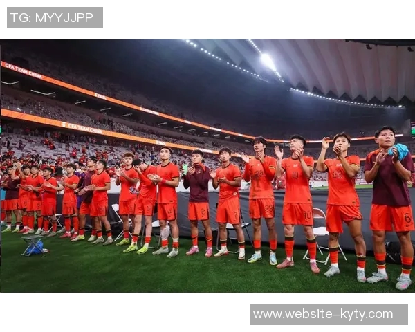 国足海外拉练或将采用双后腰战术球员位置与俱乐部基本一致